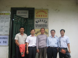 公司扶贫工作小组成员与当地村委会干部合影